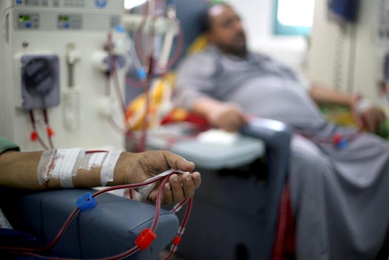 A Palestinian patient sleeps as he undergoes kidney dialysis at Shifa hospital in Gaza City April 24, 2017. Picture taken  April 24, 2017. REUTERS/Mohammed Salem - RC1D3D82B100