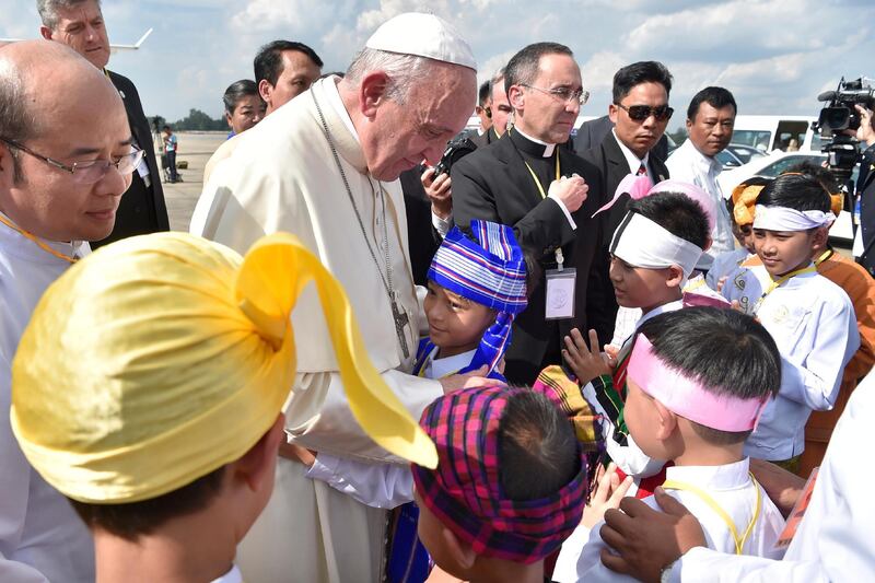 Pope Francis is welcomed as he arrives at Yangon International Airport, Myanmar November 27, 2017.  Osservatore Romano/Handout via Reuters ATTENTION EDITORS - THIS IMAGE WAS PROVIDED BY A THIRD PARTY. NO RESALES. NO ARCHIVE.