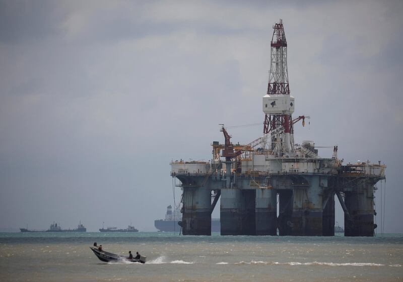 FILE PHOTO: An oil rig on the southern coast of Pengerang, Malaysia February 26, 2019. REUTERS/Edgar Su/File Photo