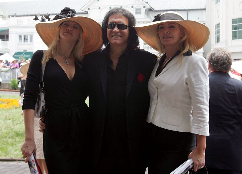 Actress Tracy Tweed, musician Gene Simmons and actress Shannon Tweed did not steal the queen's thunder in 2007. Getty Images / AFP