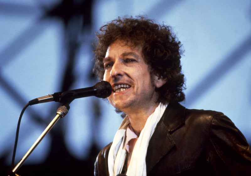 US singer Bob Dylan appeared on stage of the Ullevi Stadium in Gothenburg, in Sweden, 9th June 1984. (Photo by ROGER TURESSON / SCANPIX SWEDEN / AFP)