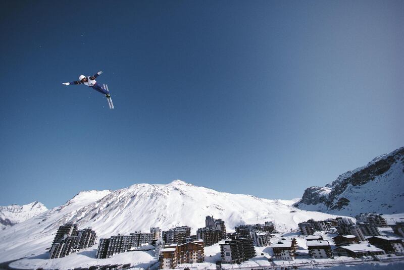 A Freestyle skiing competitor performs an aerial routine during the Freestyle ski event on 13 February 1992 at the XVI Olympic Winter Games in Tignes, Albertville, France. (Photo by Pascal Rondeau/Getty Images)