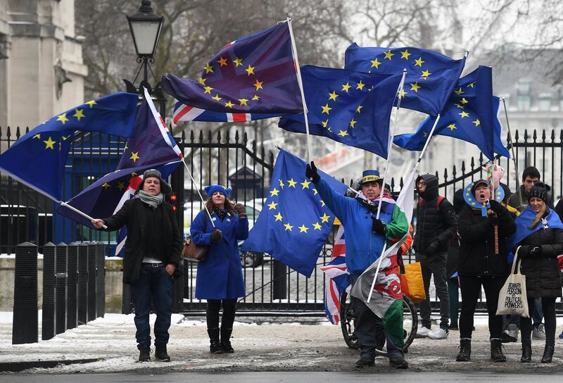 epa06572618 Pro EU protesters outside Downing Street during the visit of President of the European Council Donald Tusk in London, Britain, 01 March 2018.  EPA/ANDY RAIN