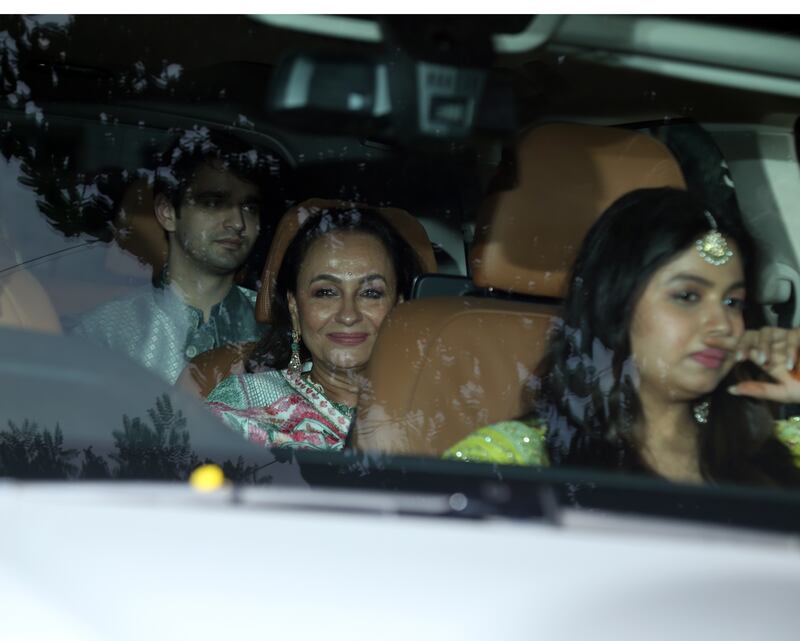 Alia Bhatt's mother Soni Razdan, in the rear seat, and sister Shaheen Bhatt.