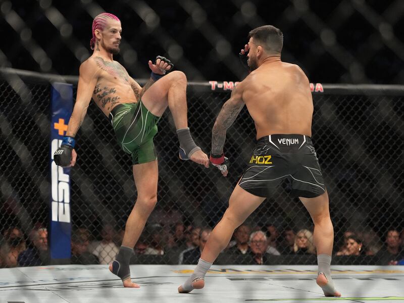 Sean O'Malley attacks Pedro Munhoz during UFC 276 in Las Vegas. USA TODAY Sports