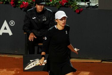 Tennis - Italian Open - Foro Italico, Rome, Italy - May 18, 2023 Poland's Iga Swiatek retires from her quarter final match against Kazakhstan's Elena Rybakina  due to injury REUTERS / Aleksandra Szmigiel