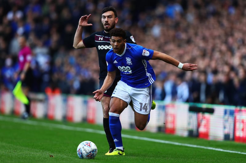 BIRMINGHAM, ENGLAND - OCTOBER 29: Che Adams of Birmingham City in action with Robert Snodgrass of Aston Villa during the Sky Bet Championship match between Birmingham City and Aston Villa at St Andrews (stadium) on October 29, 2017 in Birmingham, England. (Photo by Chris Brunskill Ltd/Getty Images)