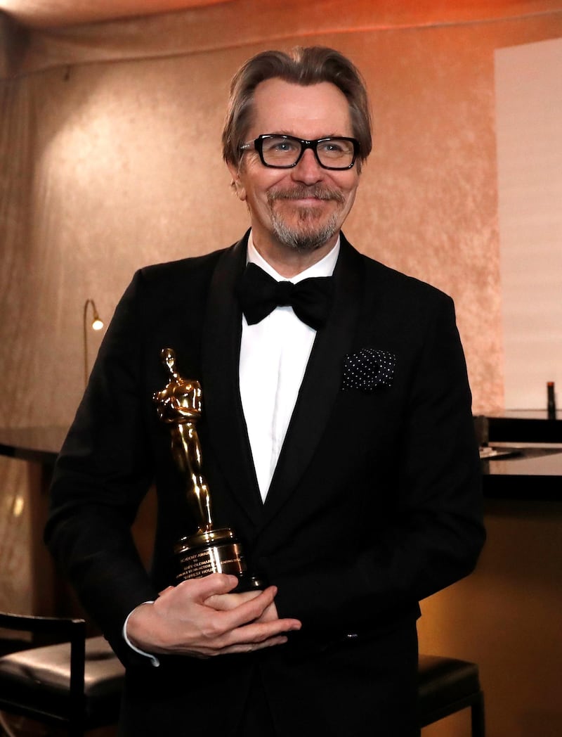 90th Academy Awards - Oscars Governors Ball - Hollywood, California, U.S., 04/03/2018. Gary Oldman holds his Oscar after getting it engraved.  Picture taken March 4, 2018. REUTERS/Mario Anzuoni