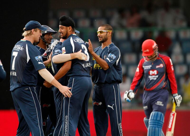 Deccan Chargers bowler Harmeet Singh, third left, celebrates with team-mate after taking the wicket of  Delhi Daredevils Virender Sehwag, right, during an Indian Premier League (IPL) cricket match between Delhi Daredevils and Deccan Chargers in New Delhi, India, Tuesday, April 19, 2011. (AP Photo/Gurinder Osan) *** Local Caption ***  DEL128_India_IPL_Cricket.jpg