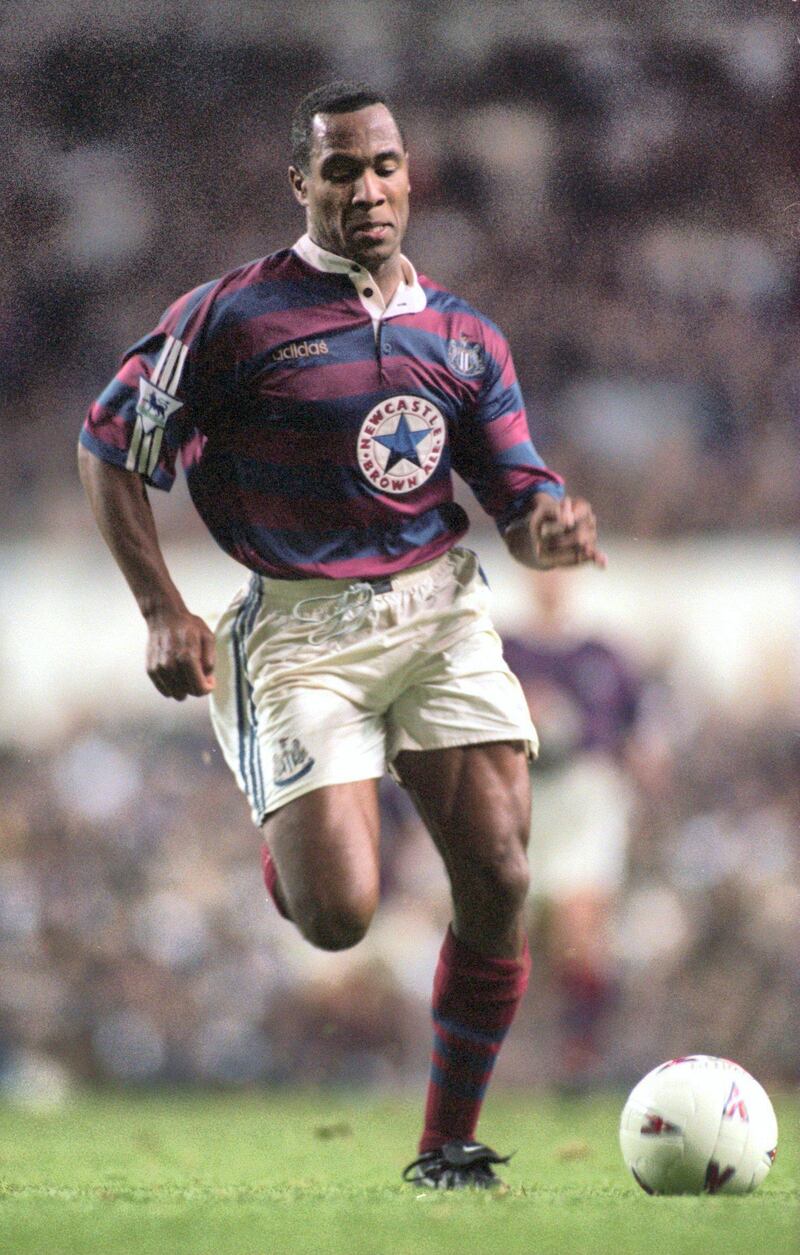 29 OCT 1995:  LES FERDINAND OF NEWCASTLE UNITED IN ACTION DURING THE FA PREMIER LEAGUE MATCH BETWEEN TOTTENHAM HOTSPUR AND NEWCASTLE UNITED AT WHITE HART LANE, LONDON  Mandatory Credit: Ben Radford/ALLSPORT