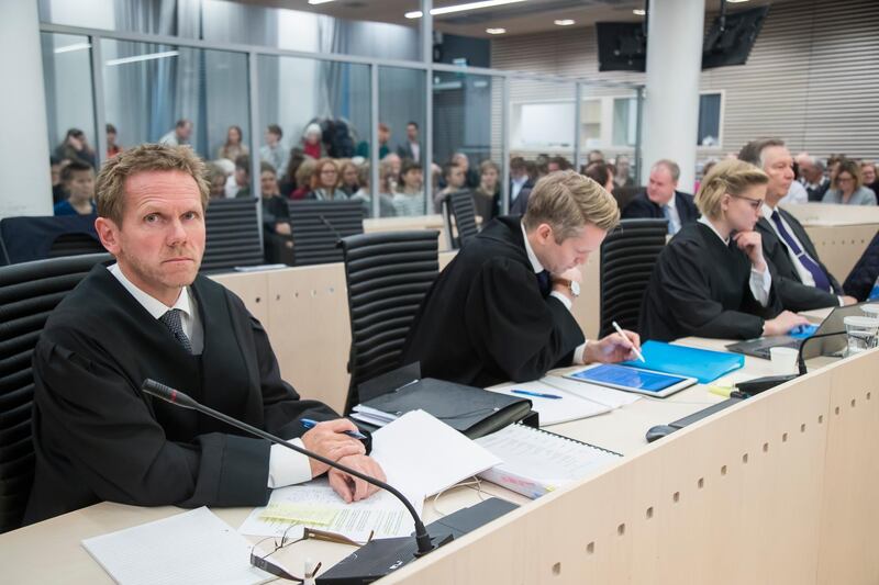 Norway’s attorney-general Fredrik Sejersted (L) has taken seat in a courtroom in Oslo on November 14, 2017, before the start of a trial where the Norwegian government is being sued by climate activists over a decision to open up areas of the Arctic Ocean for oil exploration. - Greenpeace, along with Natur og Ungdom (Nature and Youth), an environmental group targeting youths, has sued the Norwegian state over licences awarded in 2016 for oil prospecting in the Barents Sea. The plaintiffs accuse Norway of violating the COP 21 Paris accord and a section of the constitution amended in 2014 that guarantees the right to a healthy environment. (Photo by Heiko JUNGE / NTB Scanpix / AFP) / Norway OUT