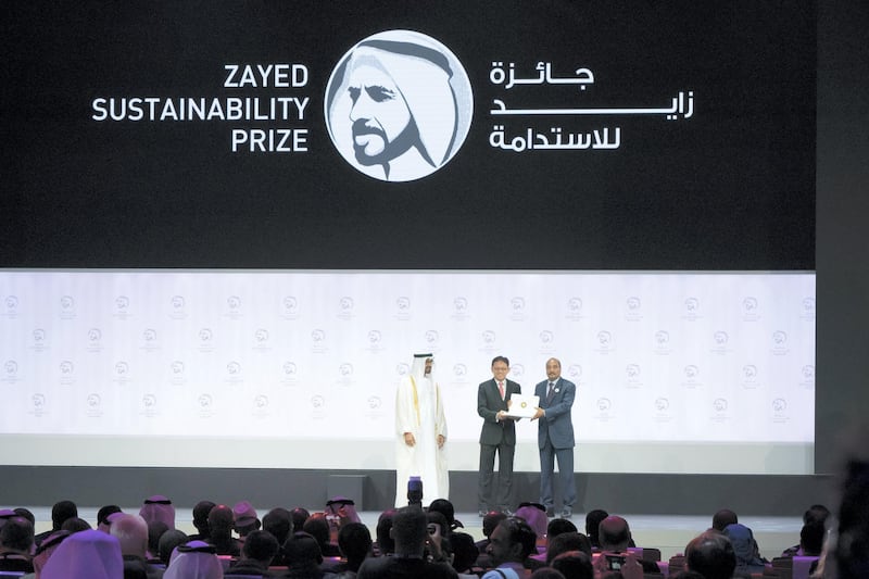 ABU DHABI, UNITED ARAB EMIRATES - January 14, 2019: HH Sheikh Mohamed bin Zayed Al Nahyan, Crown Prince of Abu Dhabi and Deputy Supreme Commander of the UAE Armed Forces (L) and HE Mohamed Ould Abdel Aziz, President of Mauritania (R), present an award to a representative from ‘ECOSOFTT’, winners of the Zayed Sustainability Prize for Water

( Hamed Al Mansoori / Ministry of Presidential Affairs )
---