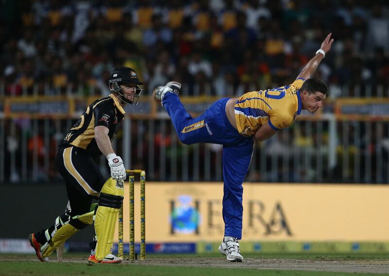 Marchant de Lange of Bengal Tigers bowls during the T10 League match against Kerala Kings. Francois Nel/Getty Images