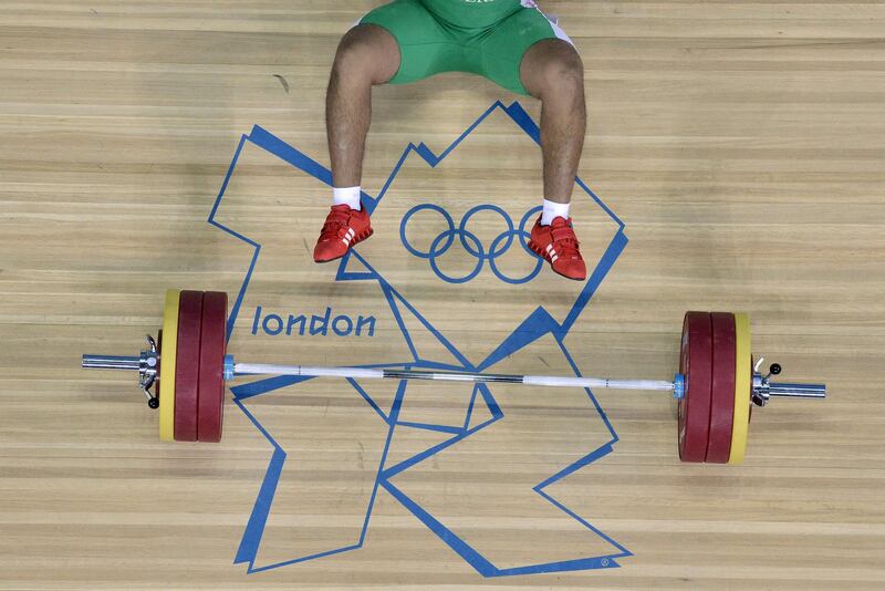 TOPSHOTS - PICTURE TAKEN WITH A ROBOTIC CAMERA.  
Algeria's Walid Bidani falls on his back as he competes during the men's 105kg group B weightlifting event of the London 2012 Olympic Games at The Excel Centre in London on August 6, 2012. AFP PHOTO / YURI CORTEZ
