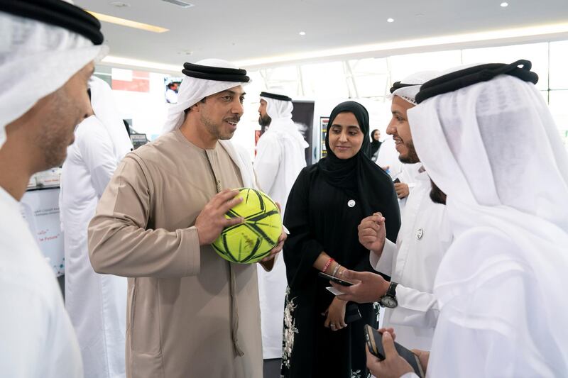 AL AIN, ABU DHABI, UNITED ARAB EMIRATES - February 7, 2019: HH Sheikh Mansour bin Zayed Al Nahyan, UAE Deputy Prime Minister and Minister of Presidential Affairs (centre L), speaks with students while visiting UAE University in Al Ain. 
( Ryan Carter / Ministry of Presidential Affairs )
---