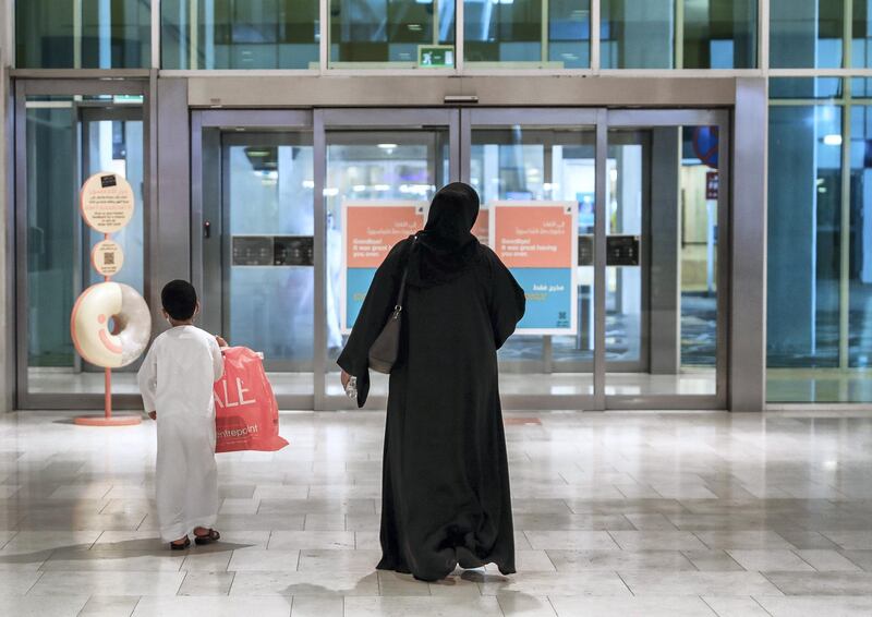 Abu Dhabi, United Arab Emirates, August 19, 2020.  
Yas Mall keeping up with DCT’s Covid-19 precautionary measures “Go Safe”, for instance, they have a robot taking the temperature of customers, an automatic elevator sanitising machine.
Victor Besa /The National
Section:  NA
Reporter:  Haneen Dajani