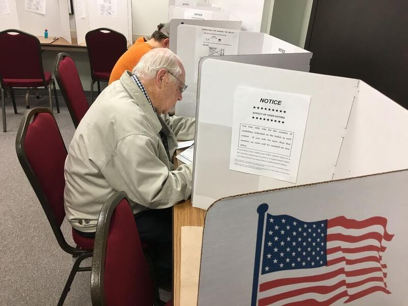 Keith Johnson, 85, votes on November 1, 2016 in Eau Claire, Wisconsin, during early voting in the US presidential election. Republican candidate Donald Trump was holding a rally in the city later in the day. Douglas Curran / AFP