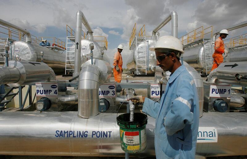 FILE PHOTO: Cairn India employees work at a storage facility for crude oil at Mangala oil field at Barmer in the desert Indian state of Rajasthan August 29, 2009. REUTERS/Parth Sanyal/File Photo