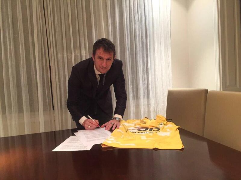 Rodolfo Arruabarrena, the new Al Wasl manager, officially replaced his Argentine compatriot Gabriel Calderon on Monday, June 6, 2016. Courtesy Al Wasl FC 