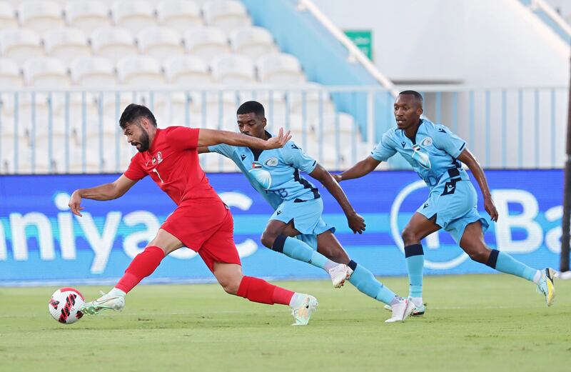 Al Bataeh’s Brazilian forward Lourency Do, who scored the winner for his team, gets past two Baniyas players during the Adnoc Pro League match at Baniyas Stadium on Friday, September 16, 2022. - PLC