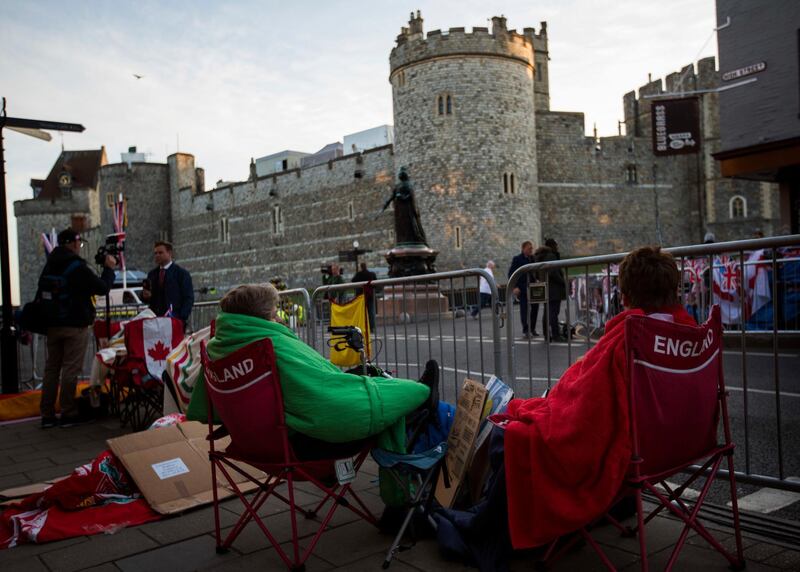 Royal fans wait for the big day. Emilio Morenatti / AP Photo