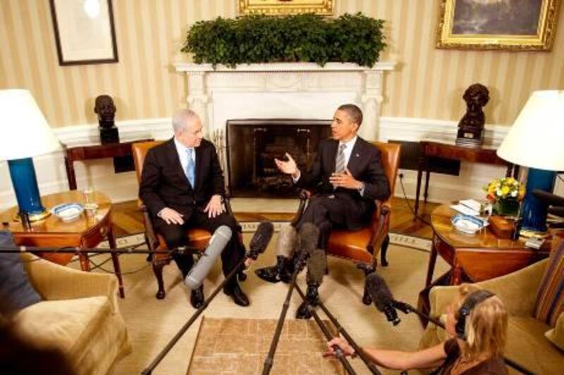 US President Barack Obama (R) meets with Israeli Prime Minister Benjamin Netanyahu in the Oval Office of the White House in Washington, DC, May 20, 2011. Obama announced on Thursday in his long-awaited speech on the "Arab Spring" revolts that territorial lines in place before the 1967 Arab-Israeli war should be the basis for a peace deal, a move Netanyahu has long opposed.                   AFP PHOTO / Jim WATSON
 *** Local Caption ***  044803-01-08.jpg
