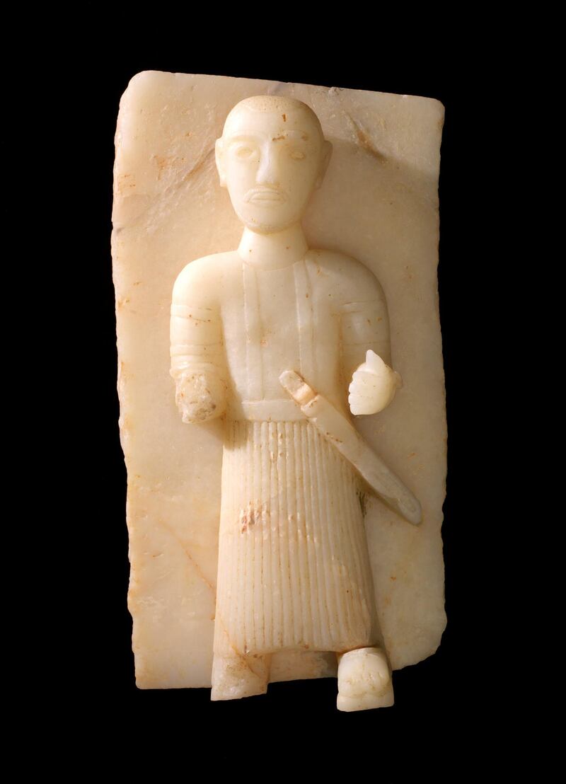 Stele representing a man with dagger, 1st�������3rd century BCE, Calcite alabaster, 57 v�� 30 cm, Qaryat al-Faw Riyadh, Department of Archaeology Museum, King Saud University. Photo credit: ���� Saudi Commission for Tourism and National Heritage
