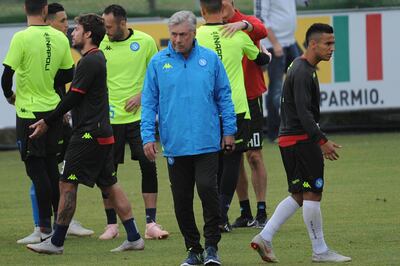 epa07064254 Napoli's head coach Carlo Ancelotti (C) attends a training session in Castel Volturno, Caserta, Italy, 02 October 2018. Napoli will face Liverpool in their UEFA Champions League Group C soccer match on 03 October 2018.  EPA/CESARE ABBATE