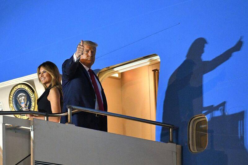 TOPSHOT - US President Donald Trump gives a thumbs up as he and US First Lady Melania Trump board Air Force One to depart Nashville International Airport after the final presidential debate in Nashville, Tennessee, on October 22, 2020.  / AFP / MANDEL NGAN
