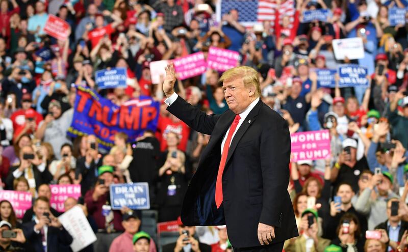 TOPSHOT - US President Donald Trump arrives to speak at a "Make America Great Again" rally at the Mid-America Center in Council Bluffs, Iowa on October 9, 2018.  / AFP / MANDEL NGAN
