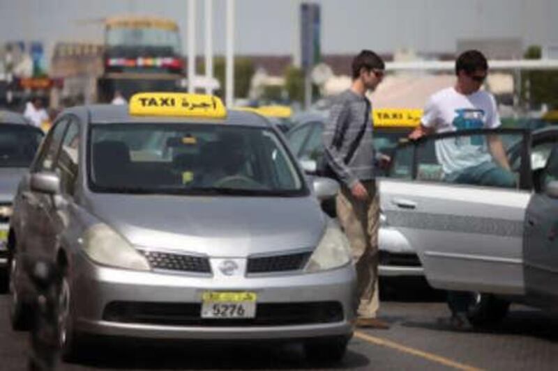 Taxis drivers are questioning whether a new contract still leaves room for wage differences.