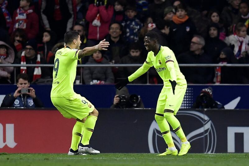Barcelona's French forward Ousmane Dembele (R) celebrates with Barcelona's Uruguayan forward Luis Suarez after scoring a goal during the Spanish league football match between Club Atletico de Madrid and FC Barcelona at the Wanda Metropolitano stadium in Madrid on November 24, 2018. (Photo by OSCAR DEL POZO / AFP)
