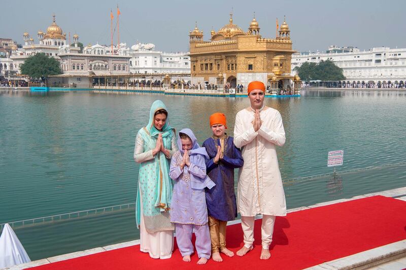 Canada's Prime Minister Justin Trudeau (R), along with his wife Sophie Gregoire Trudeau (L), daughter Ella-Grace (2nd L) and son Xavier (2nd R) pose for a family photo as they pay their respects at the Sikh Golden Temple in Amritsar on February 21, 2018.
Trudeau and his family are on a week-long official trip to India. / AFP PHOTO / NARINDER NANU
