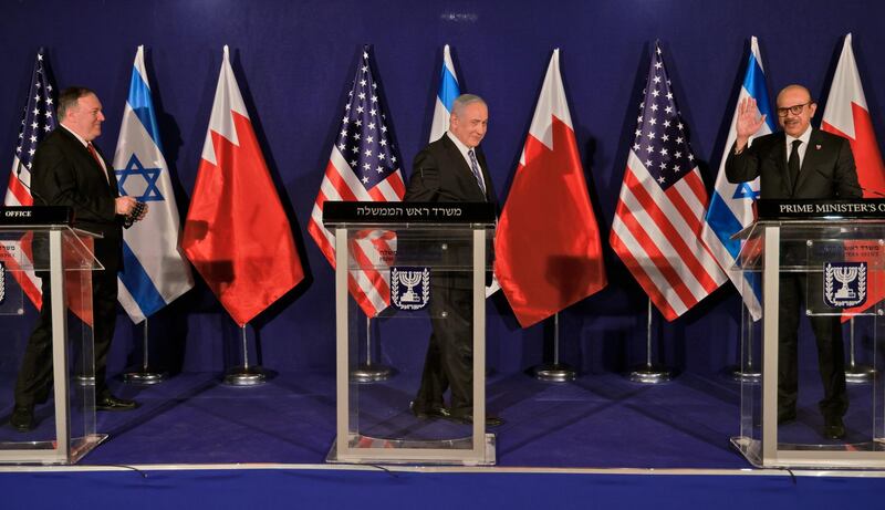 epa08827368 (L-R) US Secretary of State Mike Pompeo, Israeli Prime Minister Benjamin Netanyahu, and Bahrain's Foreign Minister Abdullatif bin Rashid Al Zayani give a press conference after their trilateral meeting in Jerusalem, 18 November 2020. Bahraini Foreign Minister arrived in Israel making the first-ever visit from his country.  EPA/MENAHEM KAHANA / POOL