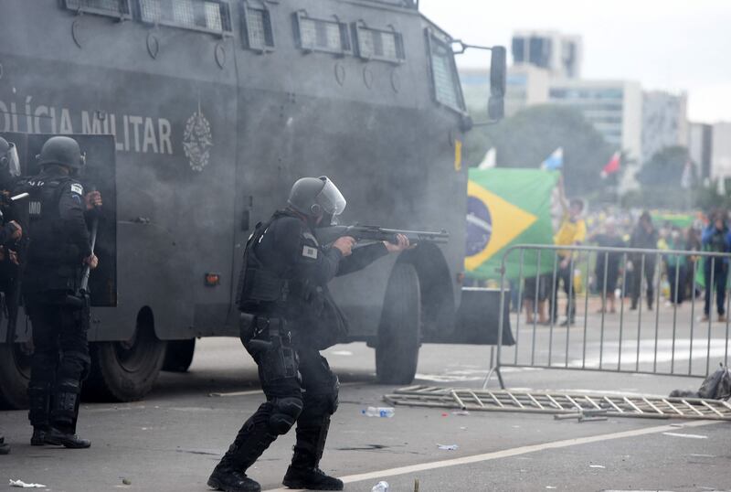 Members of the security forces confront Bolsonaro supporters. AFP