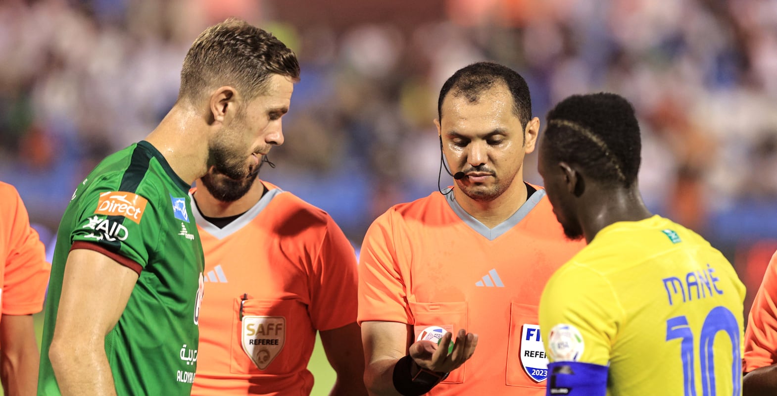 AD DAMMAM, SAUDI ARABIA - AUGUST 14: Jordan Henderson of Al-Ettifaq and Sadio Mane of Al-Nassr take part in the coin toss with match referee Mohammed Al Hoaish prior to the Saudi Pro League match between Al-Ettifaq and Al Nassr at Prince Mohamed bin Fahd Stadium on August 14, 2023 in Ad Dammam, Saudi Arabia. (Photo by Essa Doubisi / Getty Images)
