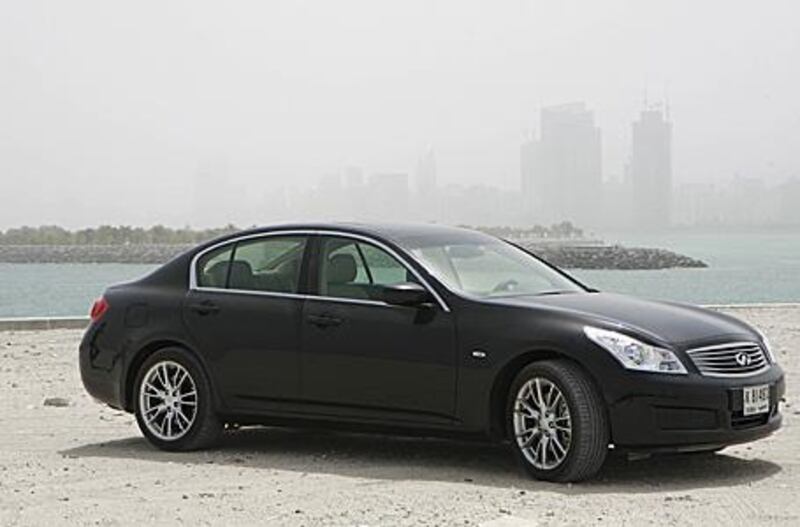 The Infiniti G37 is a stylish saloon that has the looks to hold its own in the executive car park.