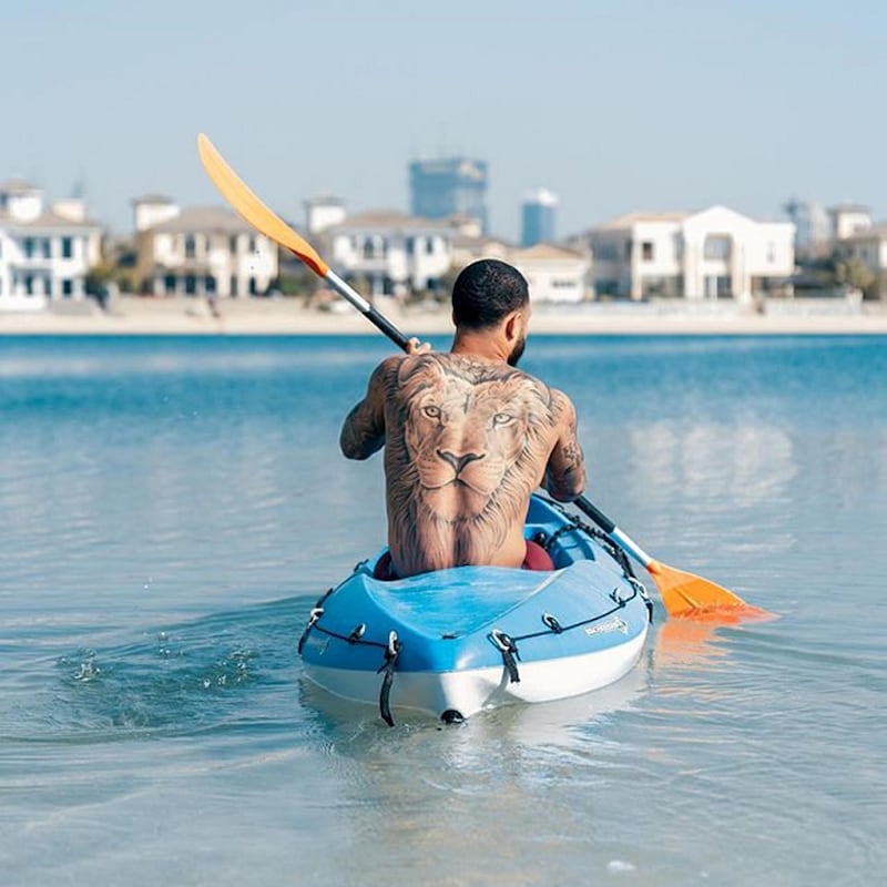 Depay paddles around the Palm Jumeirah waters. Courtesy Memphis Depay / Instagram