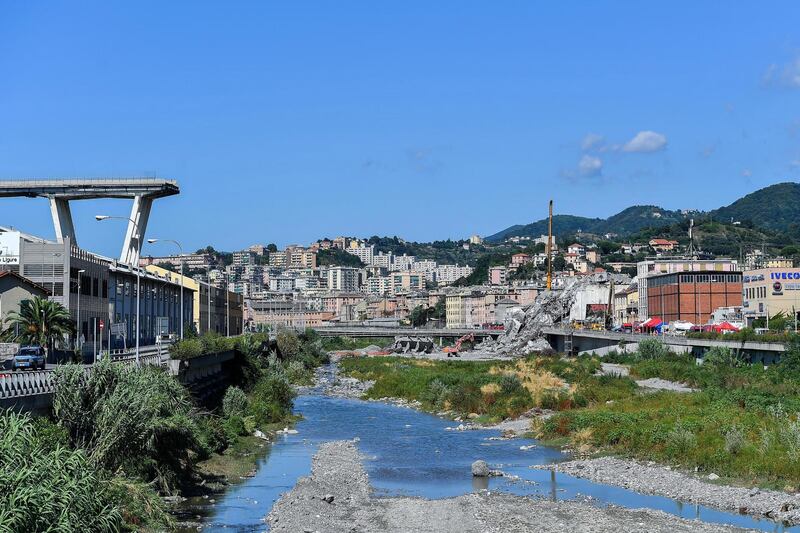 epa06976590 A general view as a ministerial commission inspects the rubble of the Morandi highway bridge in Genoa, Italy, 27 August 2018. The Morandi Bridge partially collapsed on 14 August 2018, killing at least 43 people.  EPA/SIMONE ARVEDA