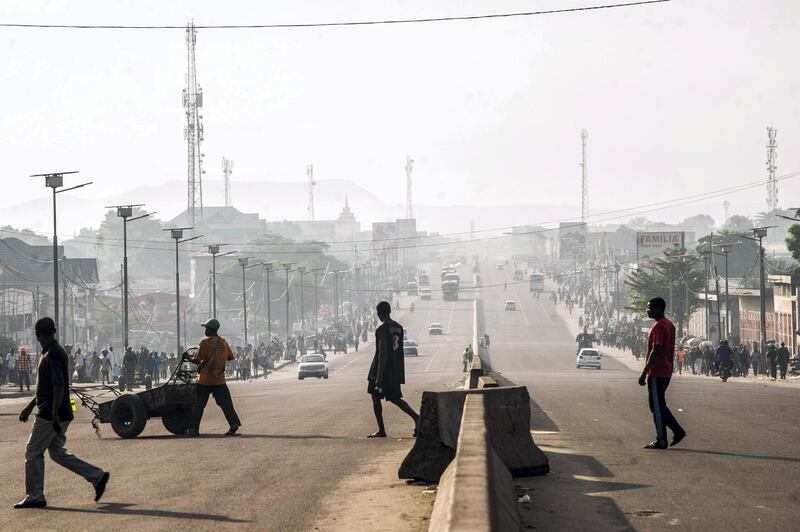 A picture taken on April 3, 2017 shows few cars on the Lumumba boulevard in Kinshasa during a general strike called by the opposition.
A general strike called by the opposition to force Congolese President Joseph Kabila to share power today slowed business activities in the capital Kinshasa and the second city, Lubumbashi. The president's constitutional mandate ran out last year at the end of his second five-year elected term. His unwillingness to enable elections and step down led to protests in September that left some 50 people dead. / AFP PHOTO / JUNIOR D.KANNAH