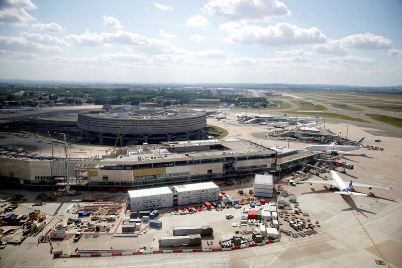 FILE PHOTO: A general view shows airplanes on the tarmac at Paris Charles de Gaulle airport in Roissy-en-France during the outbreak of the coronavirus disease (COVID-19) in France May 25, 2020. Picture taken May 25, 2020.  REUTERS/Charles Platiau/File Photo