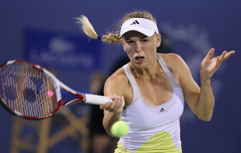 epa03593845 Caroline Wozniacki of Denmark returns a shot to Marion Bartoli of France during their match on the fourth day of the Dubai Duty Free Tennis Championships in Dubai, United Arab Emirates, 21 February 2013.  EPA/ALI HAIDER *** Local Caption ***  03593845.jpg