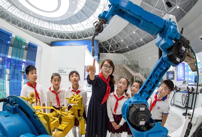 HAIAN, CHINA - AUGUST 26, 2020 - School children learn about the AI robotic arm. Haian City, Jiangsu Province, China, August 26, 2020.PHOTOGRAPH BY Costfoto / Barcroft Studios / Future Publishing (Photo credit should read Costfoto/Barcroft Media via Getty Images)