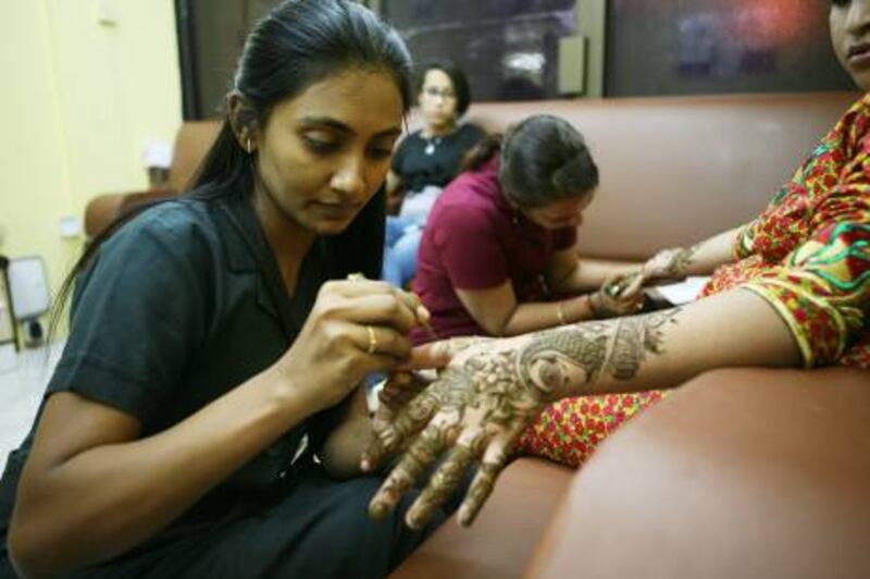 29-Nov-2011, Indian Henna Art Centre, Abu Dhabi. 
New regulation requires every employee in beauty saloon to take an 8 hours course on Hygiene and public safety rules. Fatima Al Marzouqi/ The National
