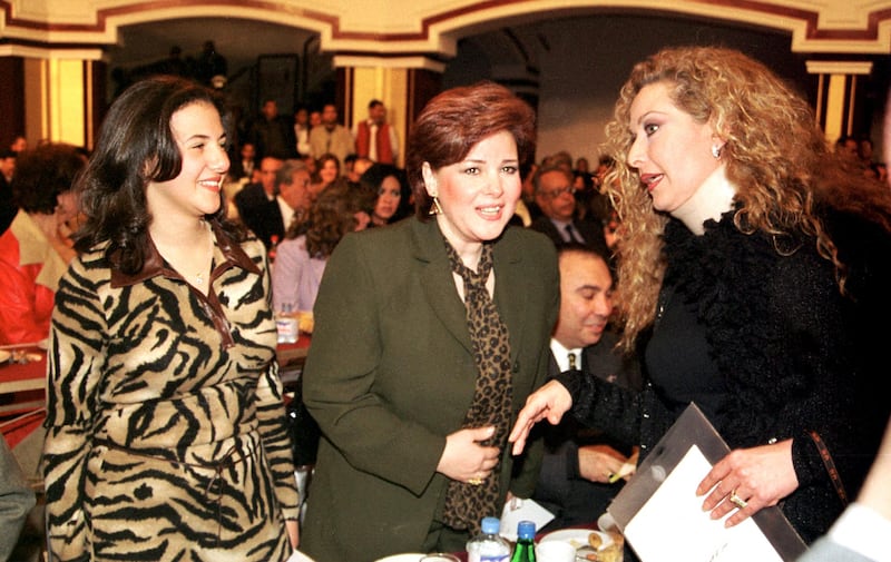 Egyptian actress Raghda (right) chats with actress Dalal Abdel Aziz (centre) during a party organised by Nile Drama satellite TV channel to honour Egyptian stars who took part in Ramadan TV programs in January 2001