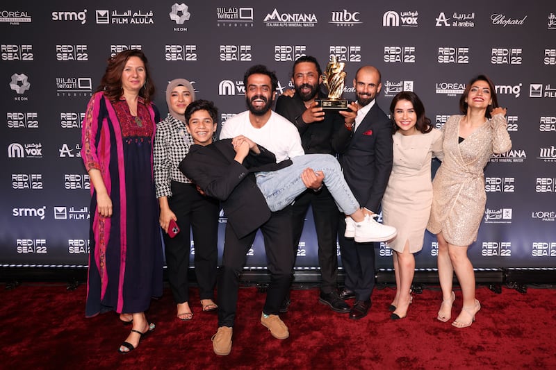 May Odeh, Hussein Mohamad, director Ahmed Yassin Al Daradji, Nida Manzoor and guests celebrate their award for Best Film for Hanging Gardens