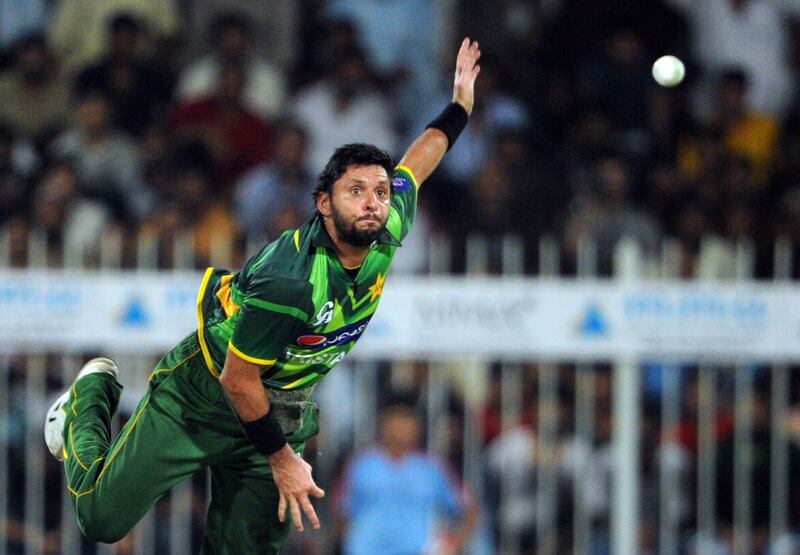 Pakistani spinner shahid Afridi delivers the ball during the first One Day International cricket match between Pakistan and Australia at the Sharjah cricket stadium on August 28, 2012. Pakistan were restricted to 198 in the 45th over in the first of three limited overs. AFP PHOTO / AAMIR QURESHI
 *** Local Caption ***  327966-01-08.jpg