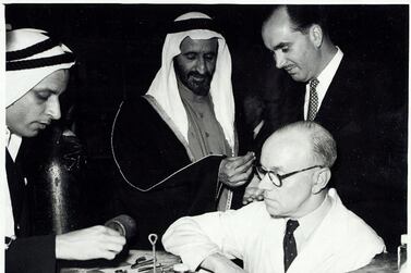 Sheikh Rashid inspects pearls from the Gulf at Garrard jewellers in Regent Street. Courtesy Arabian Gulf Digital Archive