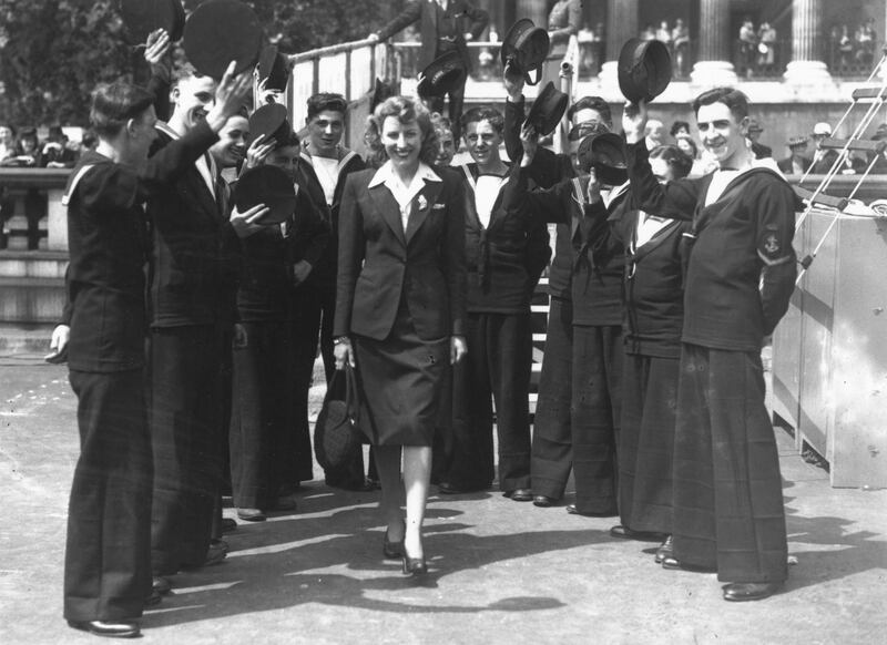 10th June 1943:  British singer Vera Lynn receives a grand welcome as she arrives in Trafalgar Square, London, to sing during the 'Salvage Week' campaign.  (Photo by Keystone/Getty Images)