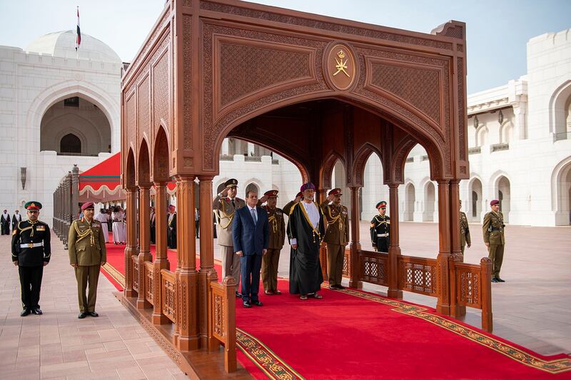 Sultan Haitham receives Mr El Sisi in Oman. 
